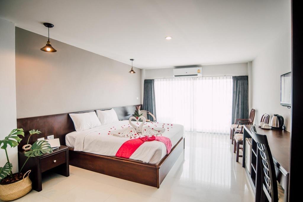 Bedroom with seating at Harvest House