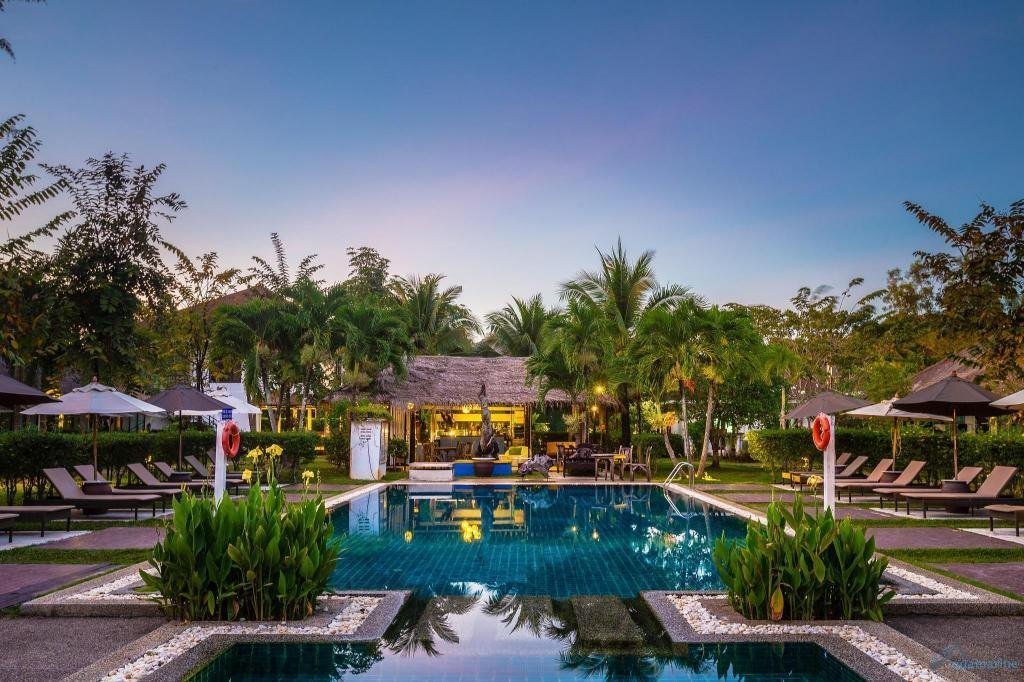 Pool and garden at Krabi Aquamarine Resort