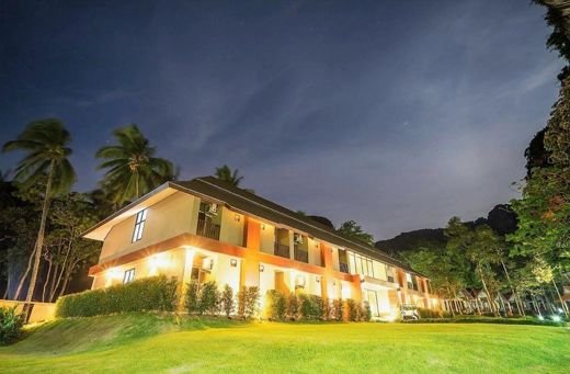 Tonsai Bay Resort property photograph